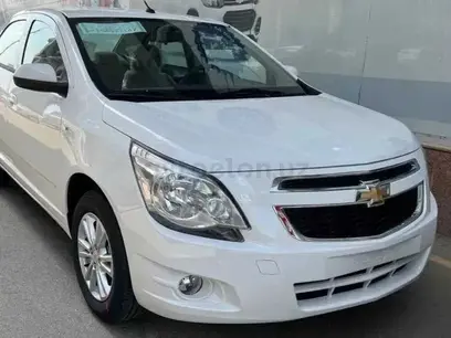 Белый Chevrolet Cobalt, 4 позиция 2024 года, КПП Автомат, в Навои за ~12 937 y.e. id5225939