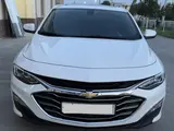 Oq Chevrolet Malibu 2 2021 yil, КПП Avtomat, shahar Navoiy uchun 22 900 у.е. id6412735, Fotosurat №1