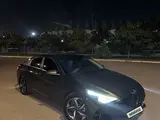 Мокрый асфальт Hyundai Elantra 2021 года, КПП Автомат, в Ташкент за 17 700 y.e. id6437572, Фото №1