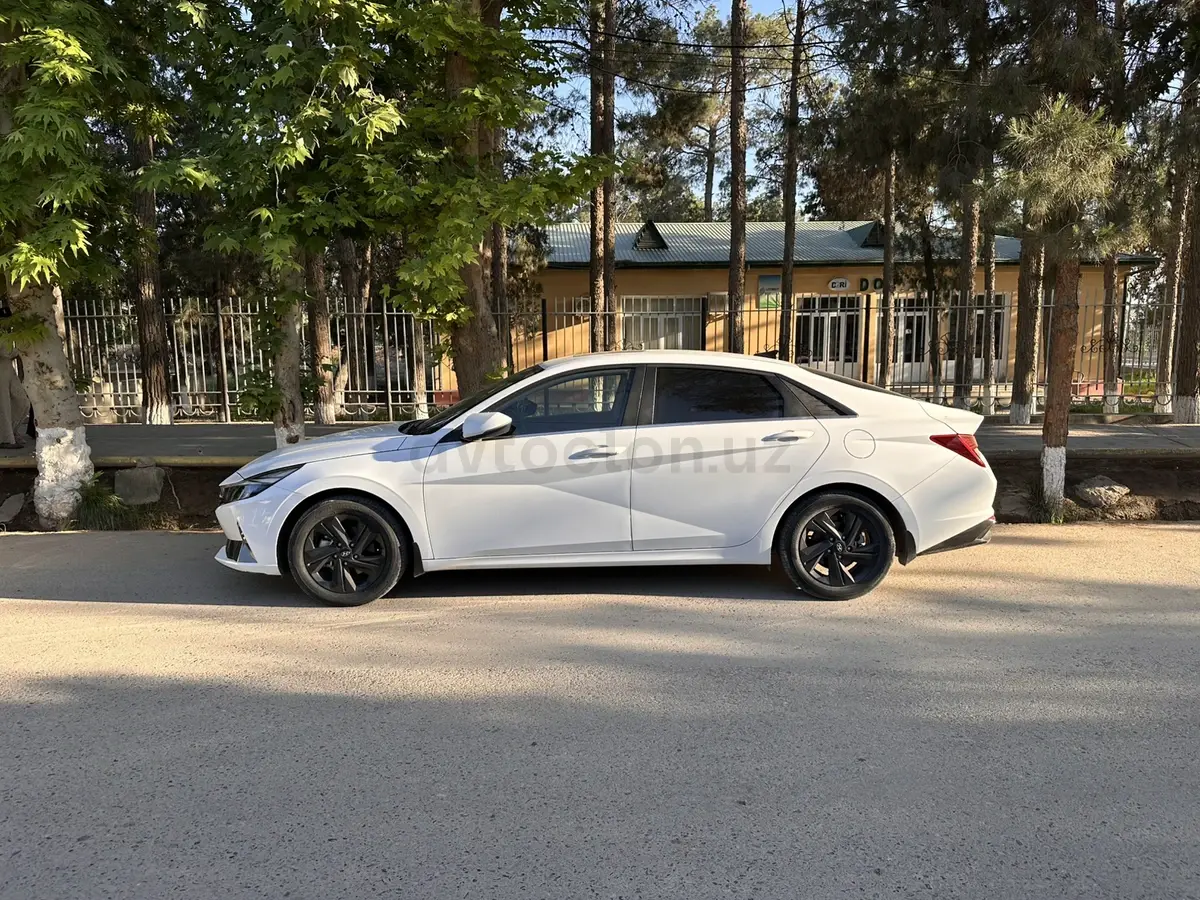 Hyundai Elantra — 2