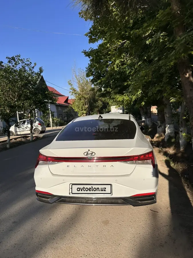 Hyundai Elantra — 3