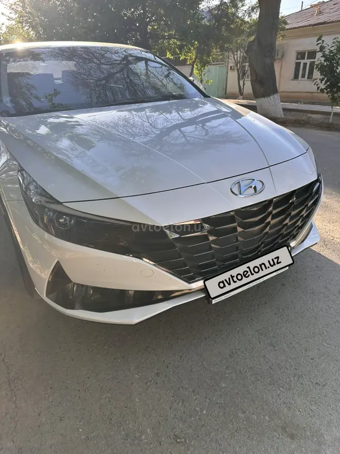 Hyundai Elantra — 5