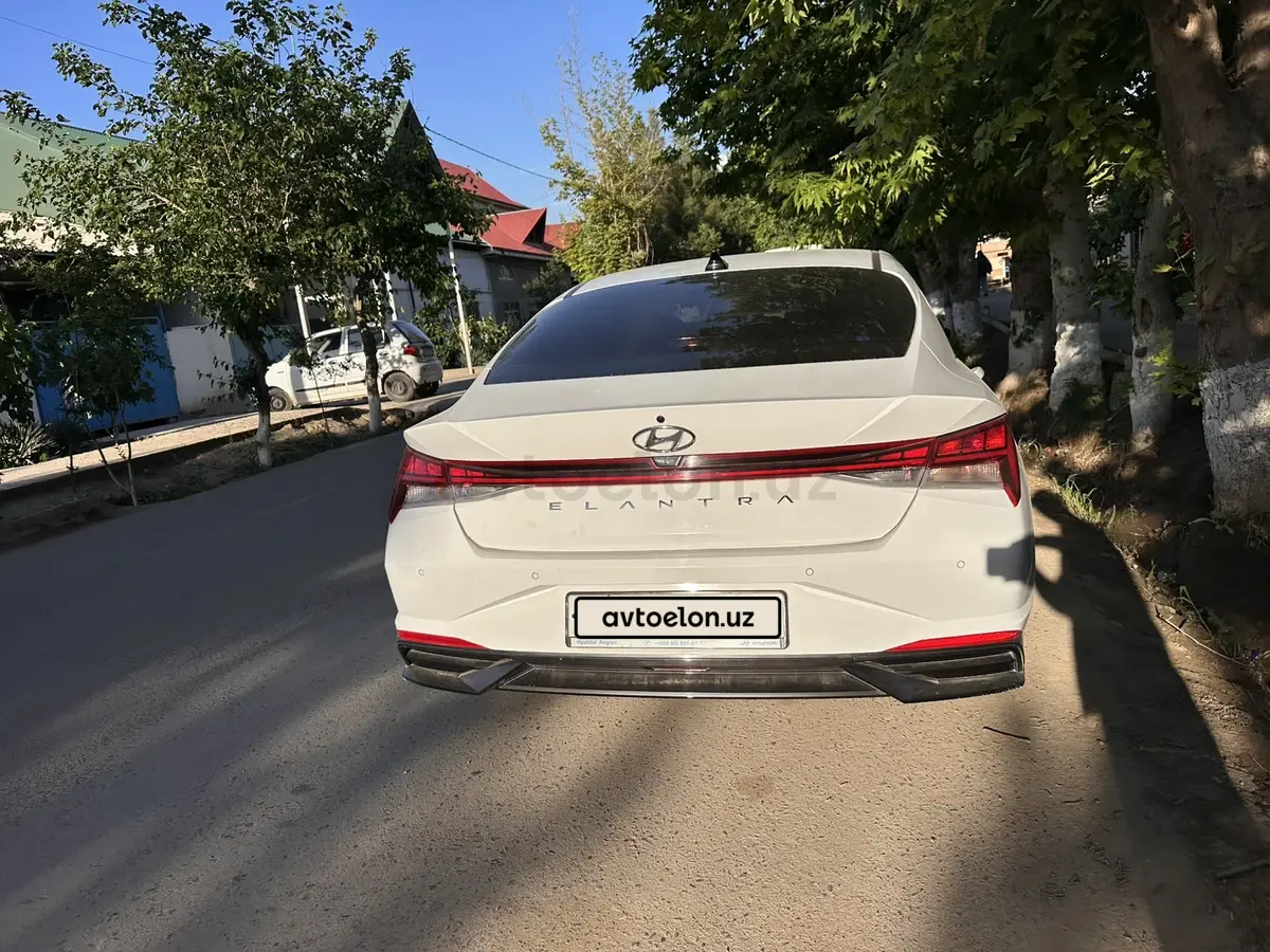 Hyundai Elantra — 6