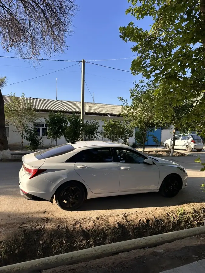 Hyundai Elantra — 7