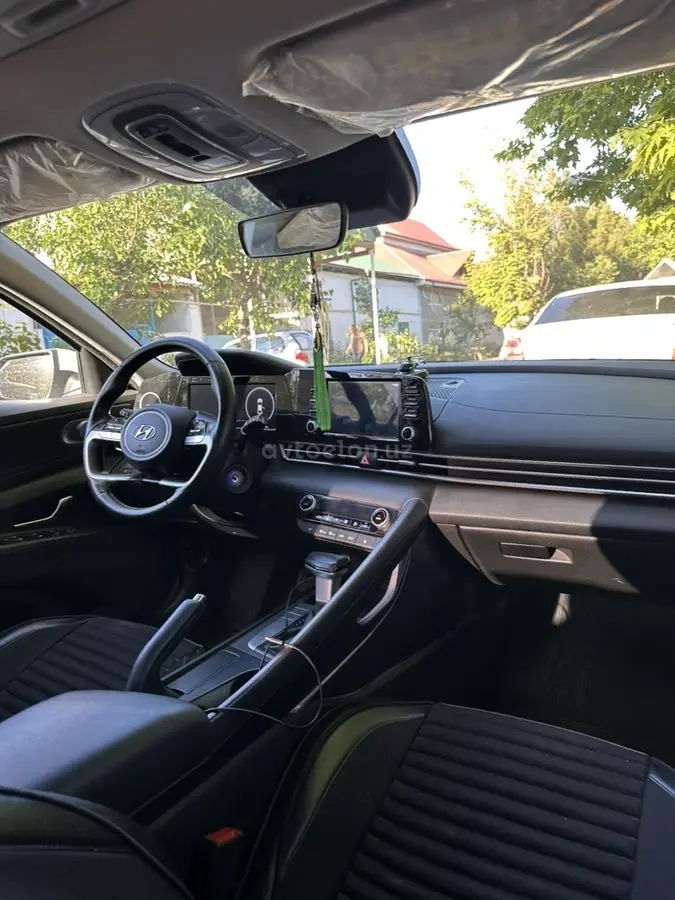 Hyundai Elantra — 8