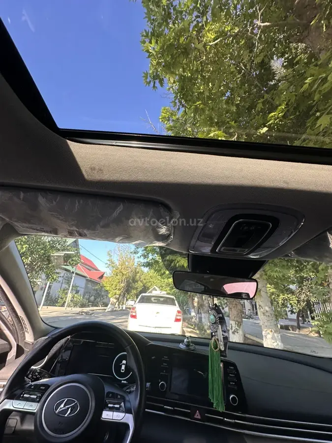 Hyundai Elantra — 9