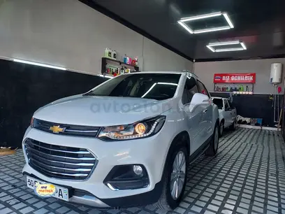 Белый Chevrolet Tracker, 3 позиция 2020 года, КПП Автомат, в Наманган за 14 000 y.e. id5145025