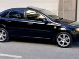 Черный Chevrolet Lacetti, 3 позиция 2024 года, КПП Автомат, в Кувасай за ~13 443 y.e. id5186700, Фото №1