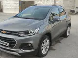 Мокрый асфальт Chevrolet Tracker, 3 позиция 2020 года, КПП Автомат, в Навои за ~12 913 y.e. id6383015, Фото №1