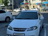 Белый Chevrolet Gentra, 3 позиция 2017 года, КПП Автомат, в Ташкент за 9 700 y.e. id5230700, Фото №1