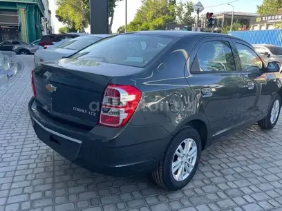 Мокрый асфальт Chevrolet Cobalt, 4 позиция 2024 года, КПП Автомат, в Ташкент за 12 500 y.e. id3456134