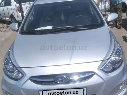 Серебристый Hyundai Accent 2015 года, КПП Автомат, в Ташкент за 12 000 y.e. id5157568