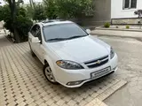 Белый Chevrolet Gentra, 3 позиция 2020 года, КПП Автомат, в Андижан за 12 400 y.e. id5027614, Фото №1