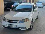 Белый Chevrolet Gentra, 3 позиция 2023 года, КПП Автомат, в Навои за 14 800 y.e. id5203783, Фото №1