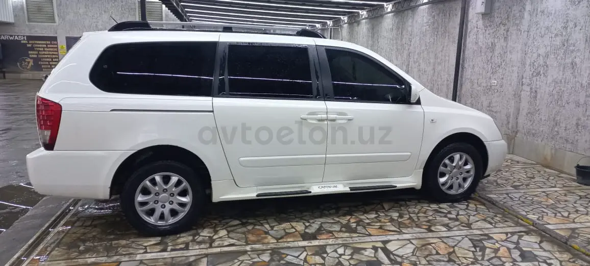 Kia Carnival — 4
