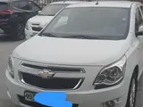Белый Chevrolet Cobalt, 4 позиция 2022 года, КПП Автомат, в Ургенч за 11 300 y.e. id6750177, Фото №1