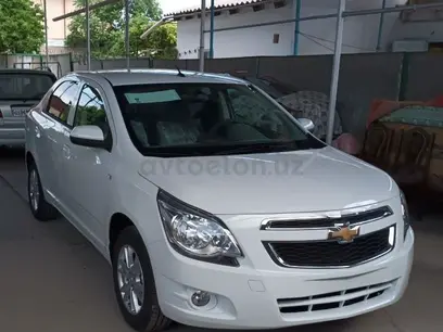 Белый Chevrolet Cobalt, 4 позиция 2024 года, КПП Автомат, в Ташкент за 12 700 y.e. id5185471