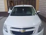 Белый Chevrolet Cobalt, 4 позиция 2023 года, КПП Автомат, в Коканд за 11 200 y.e. id5212477, Фото №1