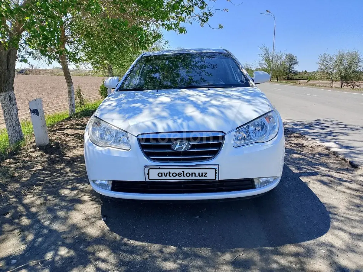 Hyundai Avante — 4