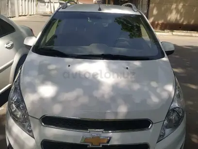 Белый Chevrolet Spark, 4 позиция 2022 года, КПП Автомат, в Ташкент за 10 900 y.e. id4995565