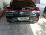 Черный Hyundai Elantra 2022 года, КПП Автомат, в Фергана за 19 500 y.e. id6441022, Фото №1