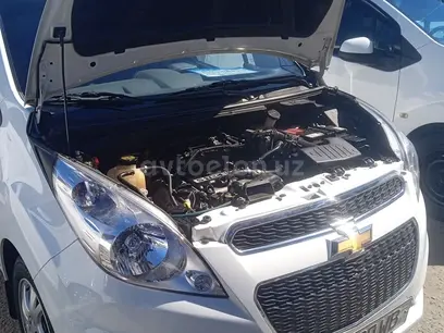 Белый Chevrolet Spark, 4 позиция 2022 года, КПП Механика, в Ташкент за 10 200 y.e. id5112240