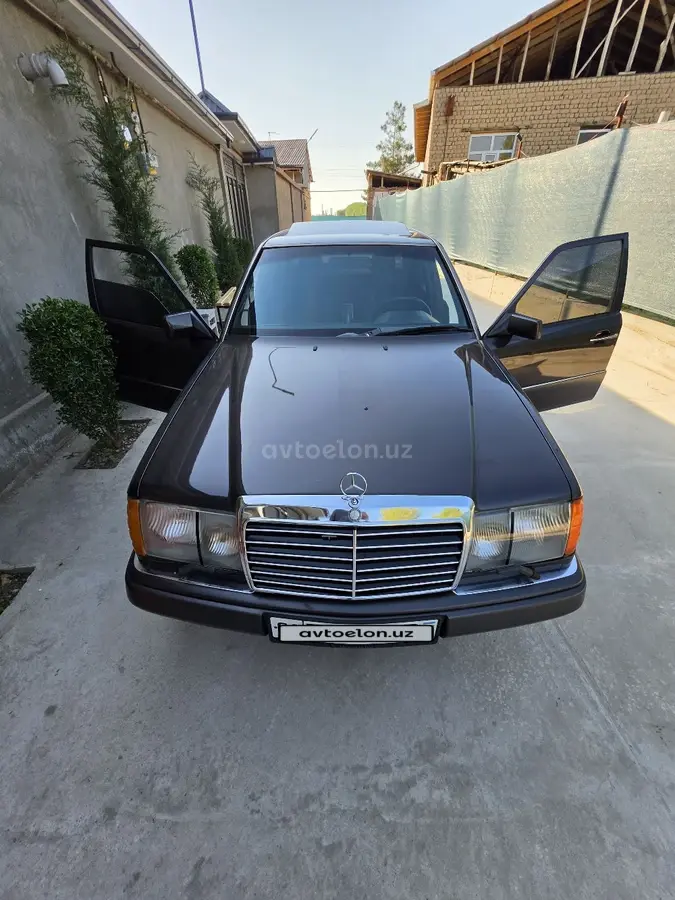 Mercedes-Benz E 230