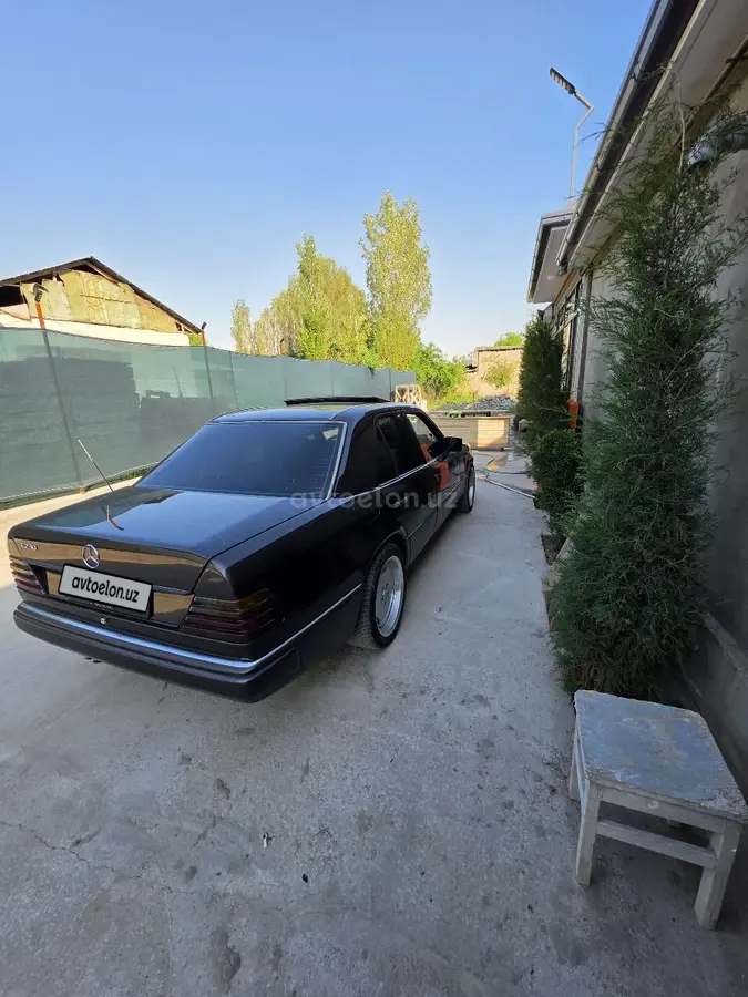 Mercedes-Benz E 230 — 3