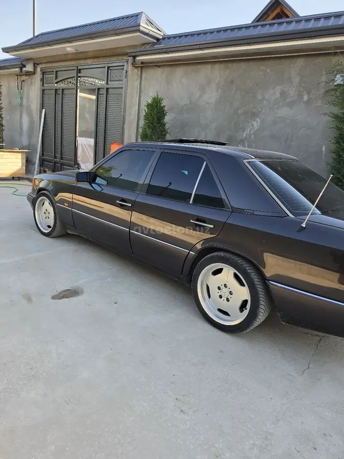 Mercedes-Benz E 230 — 7