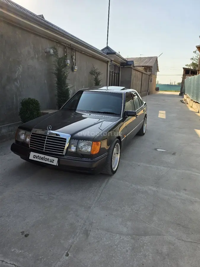 Mercedes-Benz E 230 — 8