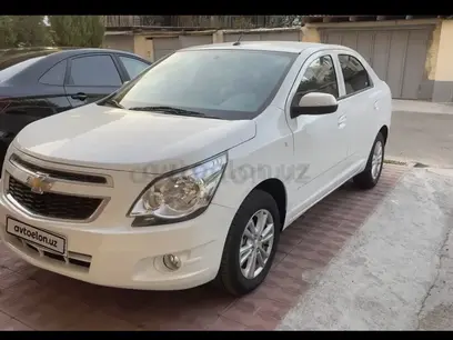 Белый Chevrolet Cobalt, 4 позиция 2022 года, КПП Автомат, в Карши за ~11 932 y.e. id5223463