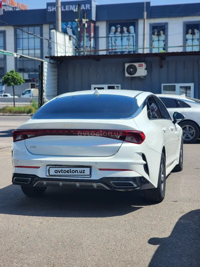 Kia K5 — 2