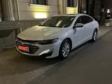 Qaymoq rang Chevrolet Malibu 2 2021 yil, КПП Avtomat, shahar Qarshi uchun 10 000 у.е. id6461942, Fotosurat №1
