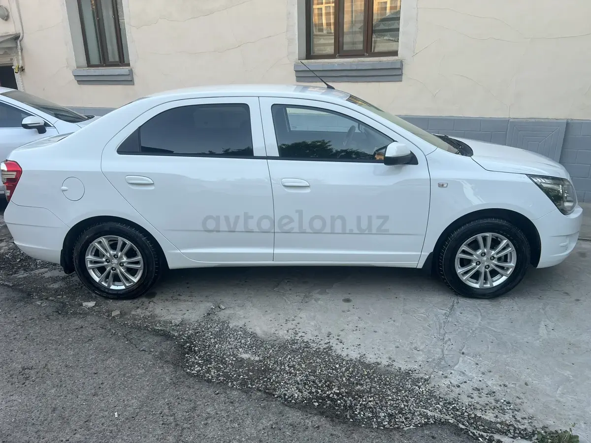 Chevrolet Cobalt 2025 — 4