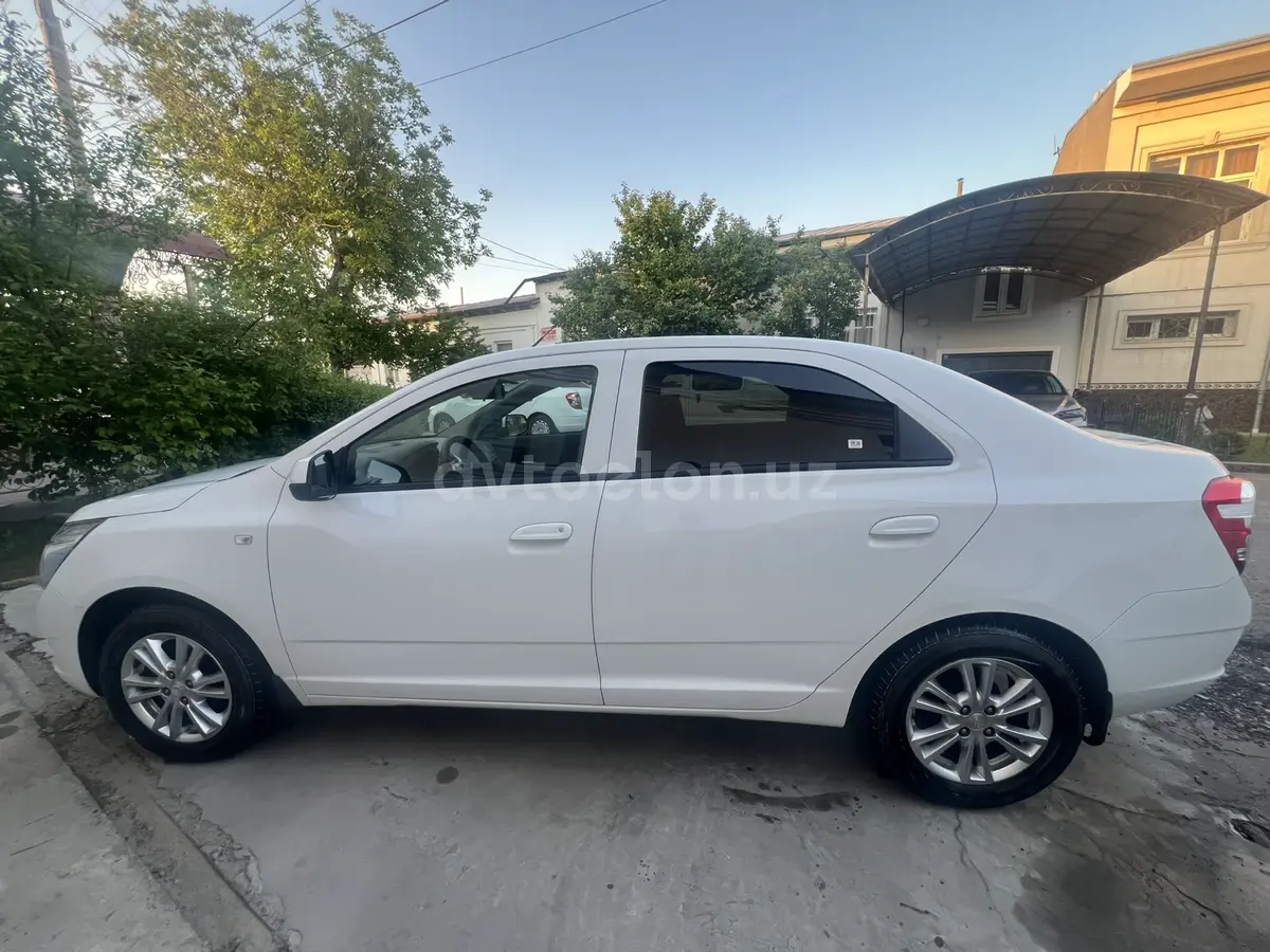 Chevrolet Cobalt 2025 — 5