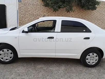 Белый Chevrolet Cobalt, 2 позиция 2024 года, КПП Механика, в Бухара за 12 100 y.e. id5196364
