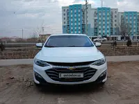 Белый Chevrolet Malibu 2 2020 года, КПП Автомат, в Ургенч за ~24 532 y.e. id6885975
