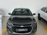 Серебристый Chevrolet Onix 2025 года, КПП Автомат, в Ташкент за ~14 568 y.e. id6455238, Фото №1