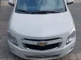 Белый Chevrolet Cobalt, 4 евро позиция 2024 года, КПП Автомат, в Ташкент за ~11 647 y.e. id5226329, Фото №1