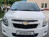 Белый Chevrolet Cobalt, 4 позиция 2014 года, КПП Автомат, в Маргилан за 8 400 y.e. id5179870, Фото №1