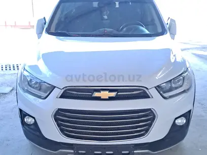 Белый Chevrolet Captiva, 4 позиция 2017 года, КПП Автомат, в Ташкент за 17 500 y.e. id4975741