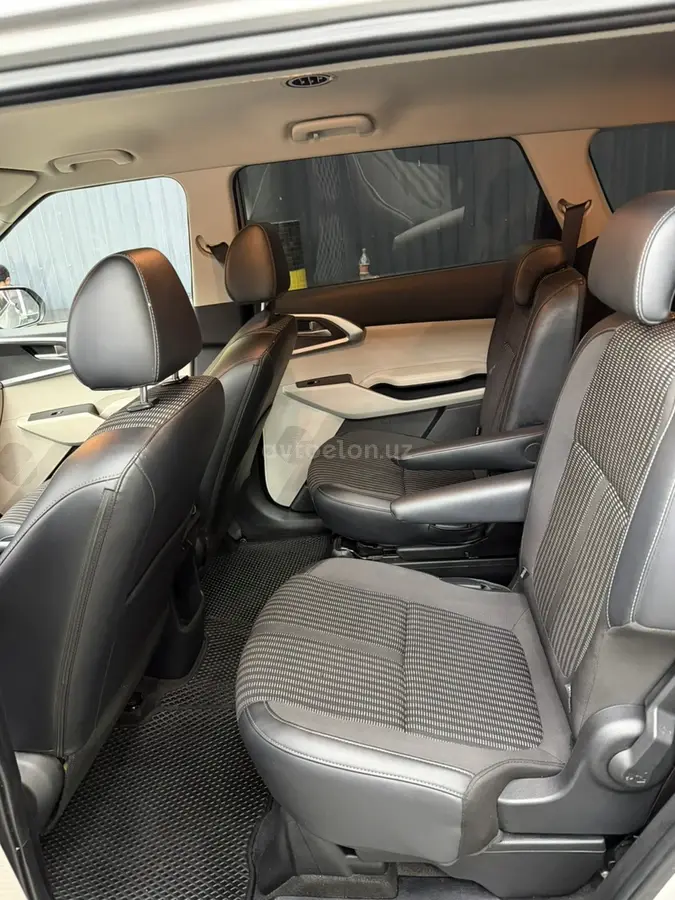Kia Carens — 7