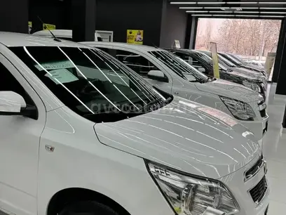 Белый Chevrolet Cobalt, 4 позиция 2024 года, КПП Автомат, в Кызылтепинский район за ~11 648 y.e. id5117925