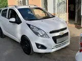 Белый Chevrolet Spark, 4 позиция 2022 года, КПП Автомат, в Ташкент за 10 800 y.e. id5030677