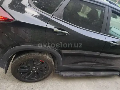 Черный Chevrolet Tracker, 3 позиция 2024 года, в Фергана за 20 300 y.e. id6405663