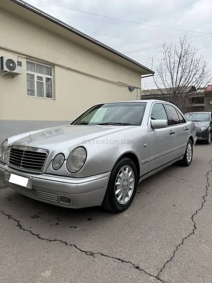Mercedes-Benz E 200