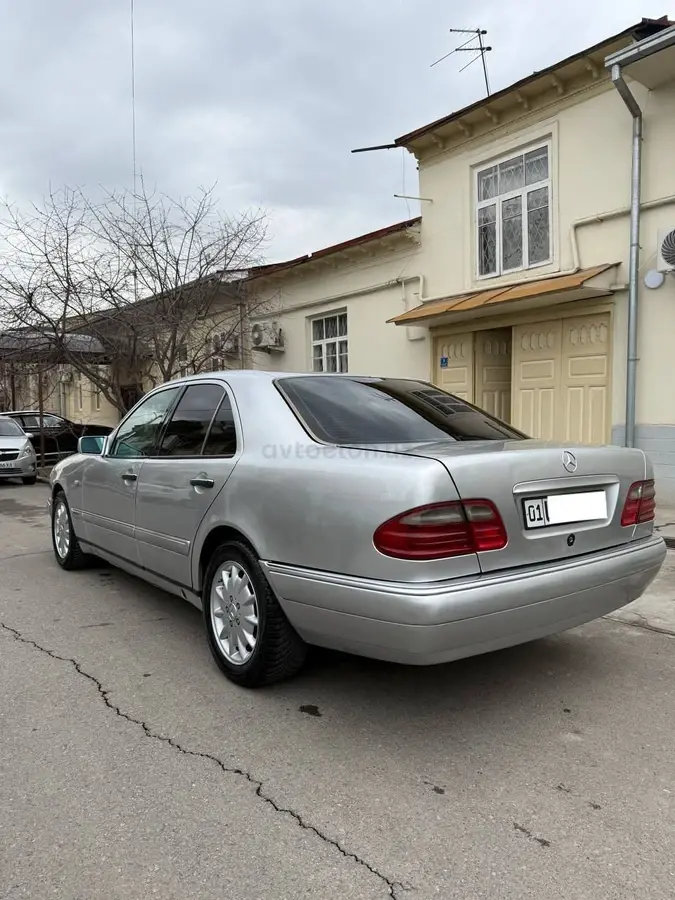 Mercedes-Benz E 200 — 2