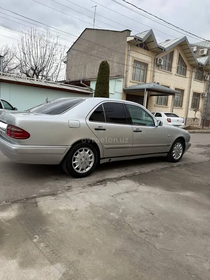 Mercedes-Benz E 200 — 3