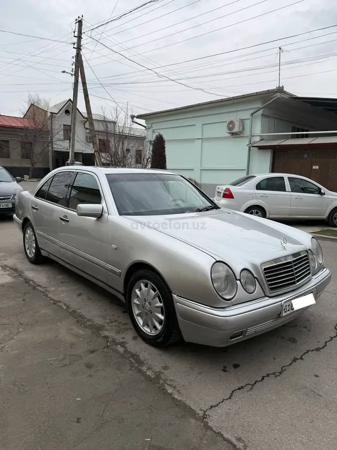 Mercedes-Benz E 200 — 5