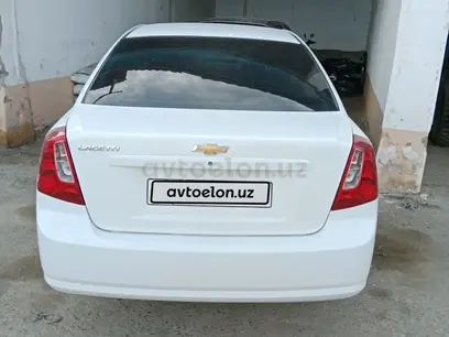 Белый Chevrolet Gentra, 2 позиция 2023 года, КПП Механика, в Чустский район за 12 500 y.e. id5222338
